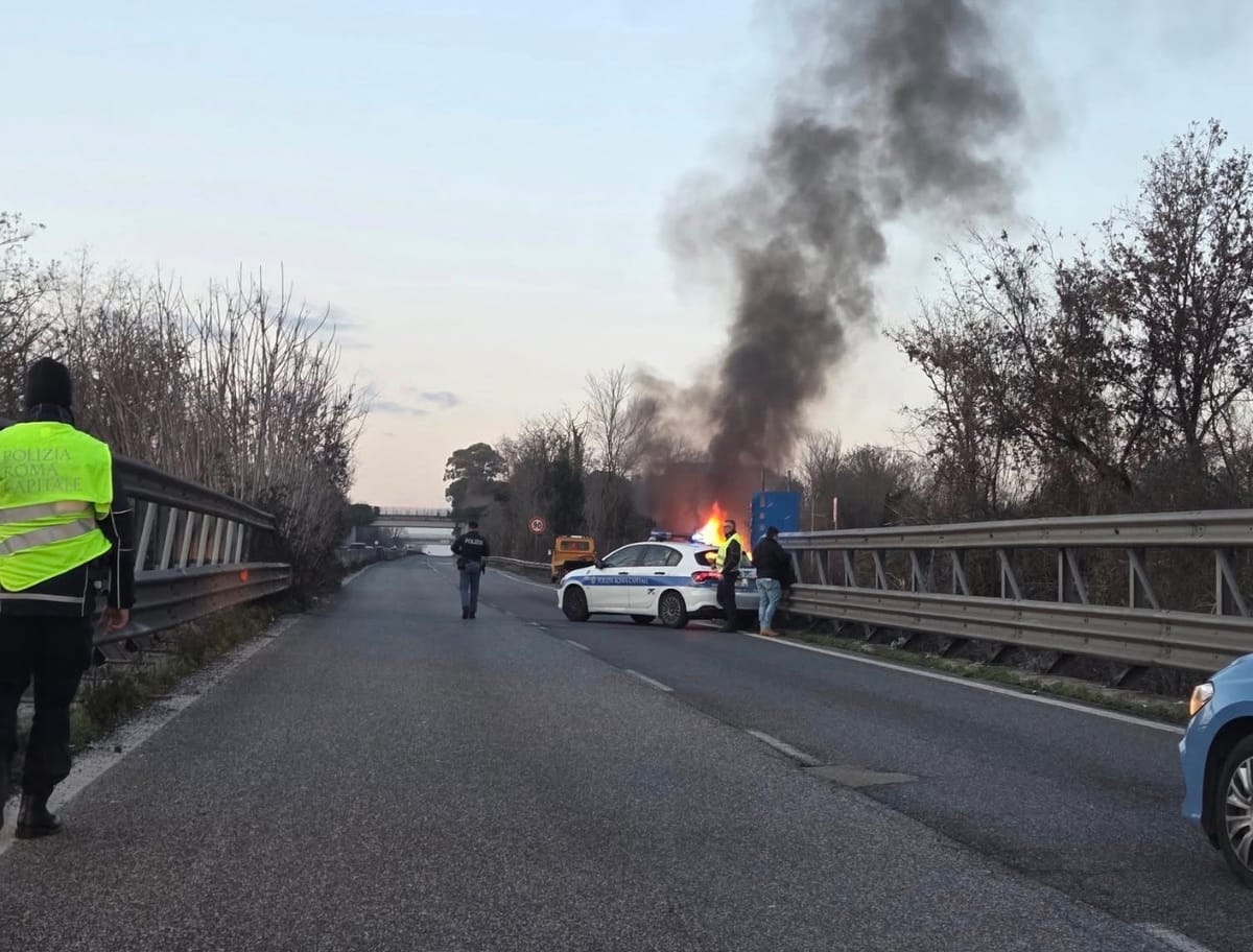 Cassia Bis direzione Viterbo, traffico bloccato da oltre un’ora: auto in fiamme
