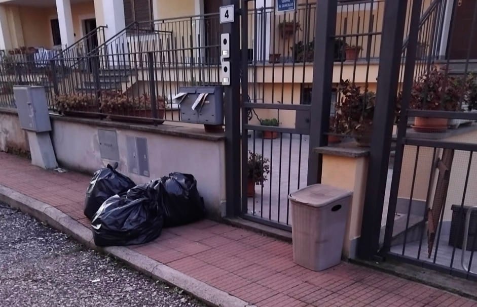 Raccolta rifiuti, servizio a singhiozzo: cittadini segnalano ritiri mancati