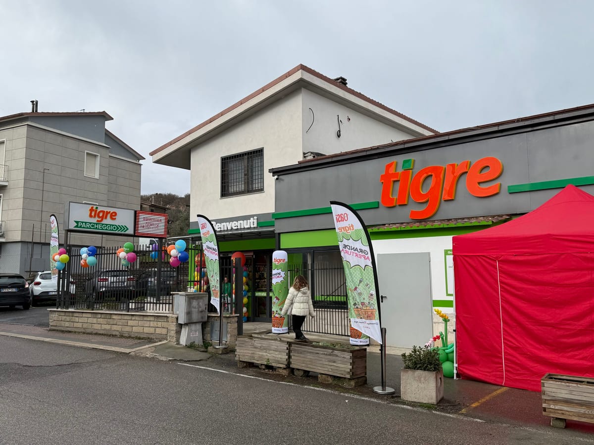 Apre il nuovo supermercato Tigre (ex Carrefour): atmosfera di festa