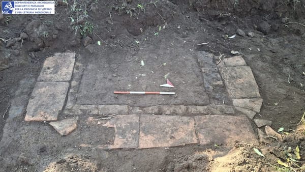 Persone con metal detector nell’area degli scavi di via Dante Alighieri: nessuna autorizzazione dal Comune