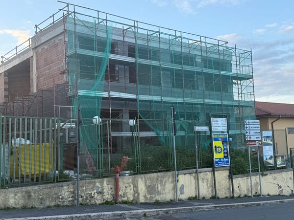 Scuola secondaria, il Comune contro Astrea Tre: da opera simbolo a cantiere abbandonato