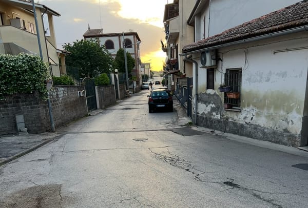 Lavori per la fibra: tranciato un tubo del gas, chiusa via Filippo Gabrielli. Nei giorni scorsi danneggiata anche la rete idrica