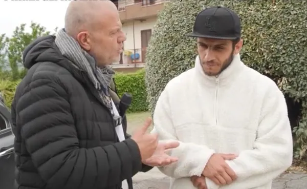 Caso Next, nuovo servizio de Le Iene: Abdul si scusa con De Carolis, il padre chiede aiuto